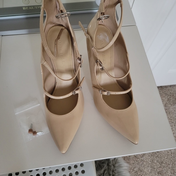 Heels - Picture 3 of 4